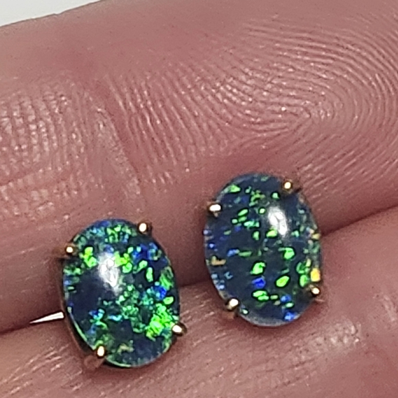 Opal Gold Stud Oval Solitaire Earrings Cabochon 8x6 mm - Picture 4 of 14